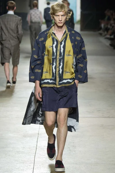 Look 35
